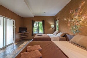 Family Room, 2 Katil Ratu (Queen) | Meja, Wi-fi percuma, cadar katil 