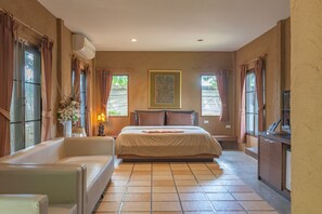 Desk, free WiFi, bed sheets - Muntra Garden Resort (Sattahip)