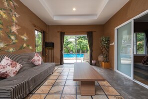 Family Room, 2 Katil Ratu (Queen) | Meja, Wi-fi percuma, cadar katil 