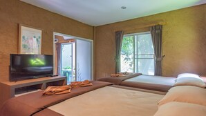A hotel room with two beds, a television, and a window with curtains. - Muntra Garden Resort (Sattahip)