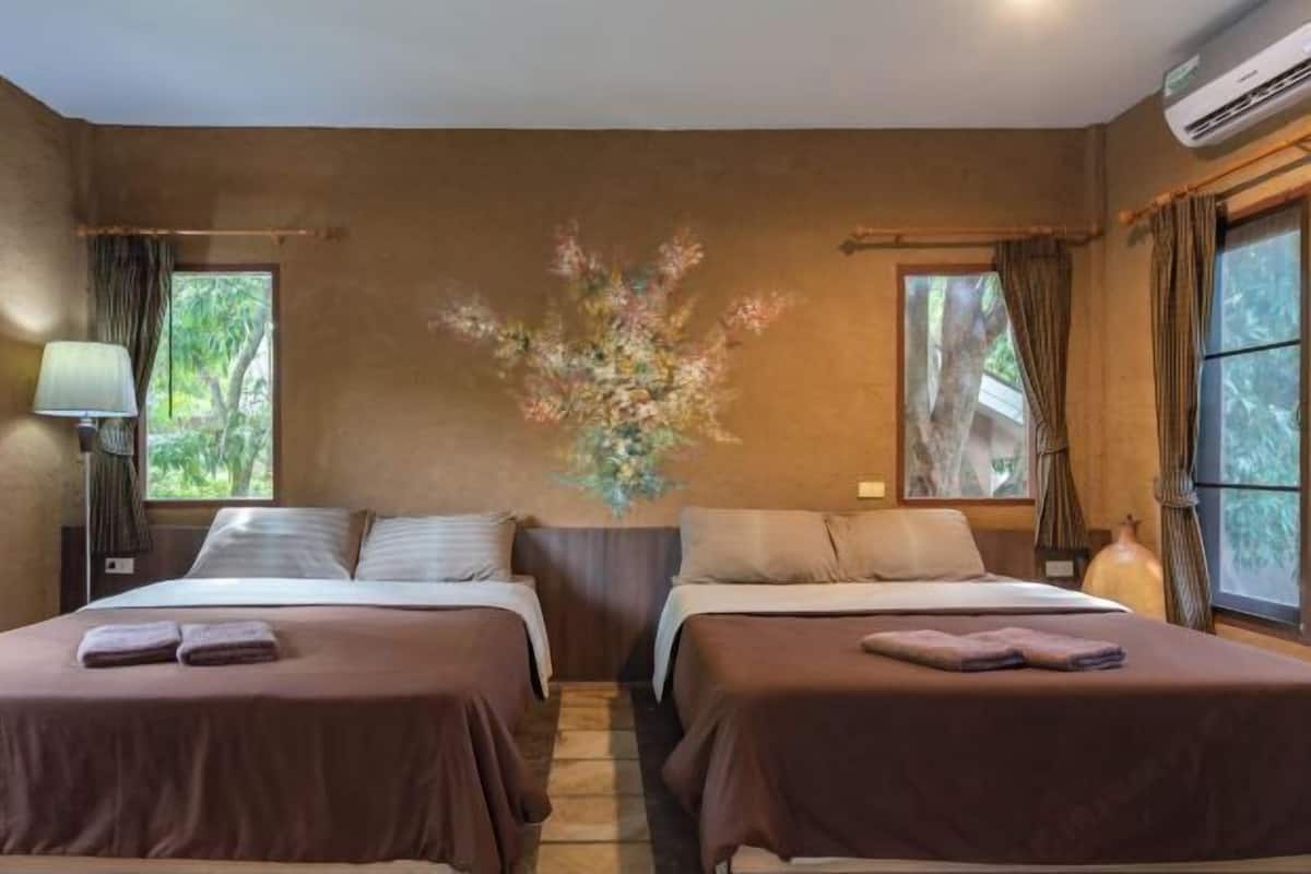 Bàn, truy cập Internet không dây miễn phí, bộ trải giường