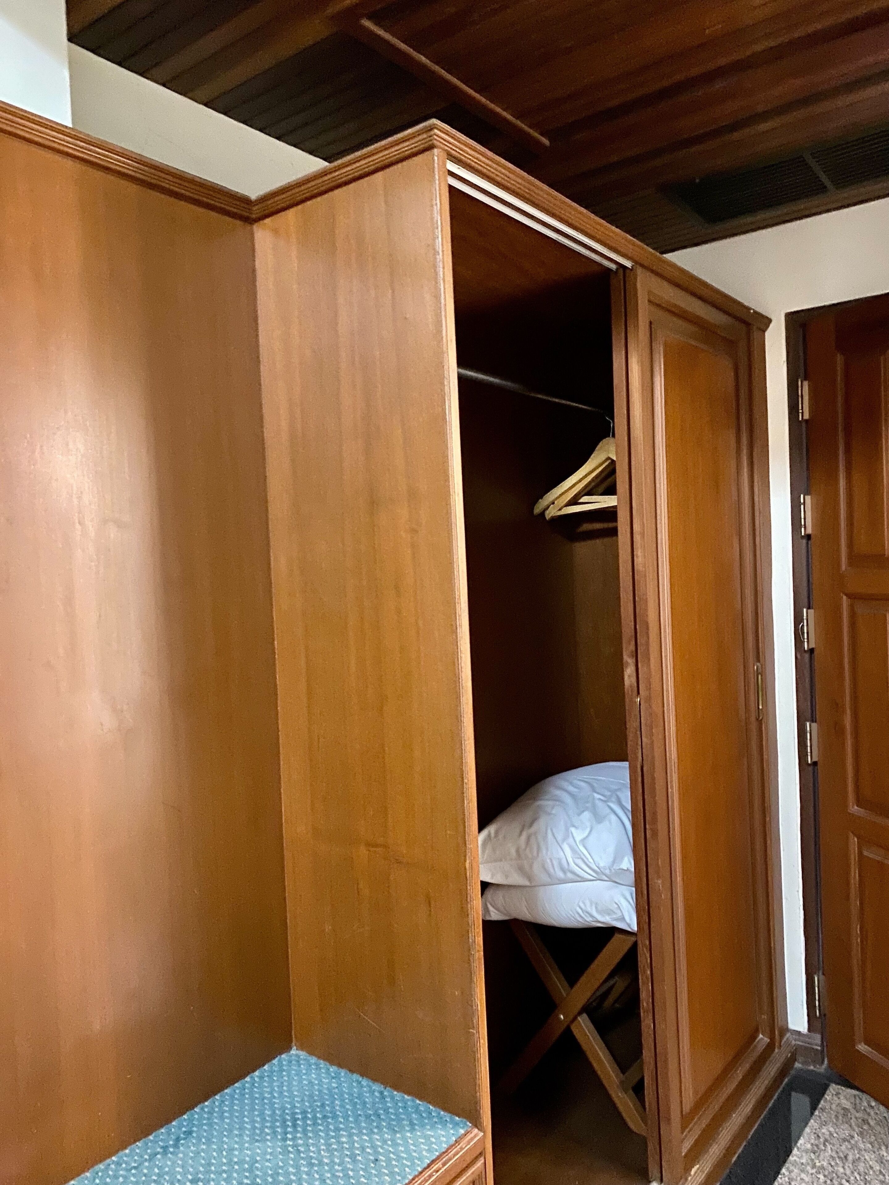 standard twin room | minibar, desk, blackout curtains, free wifi