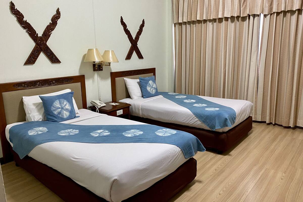 standard twin room | minibar, desk, blackout curtains, free wifi