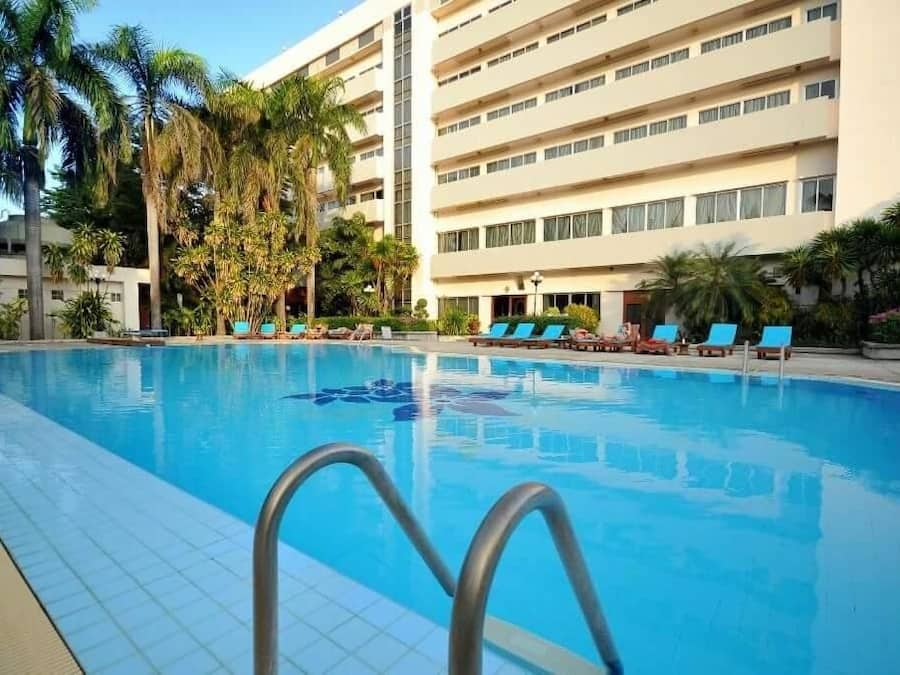 Outdoor pool, pool umbrellas, sun loungers