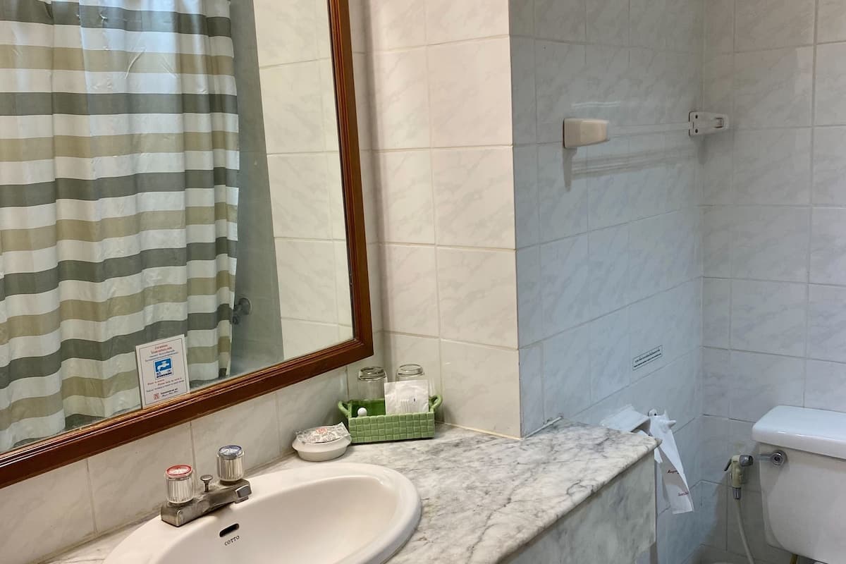 standard twin room | minibar, desk, blackout curtains, free wifi