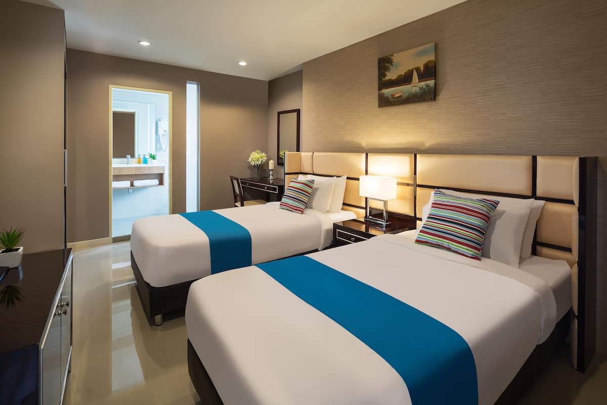 Premier Superior Twin Room | Escrivaninha, cortinas blackout, Wi-Fi de cortesia, roupa de cama