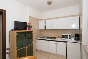 Apartment (Type B ) | Eigene Küche | Kühlschrank, Mikrowelle, Herdplatte, Wasserkocher mit Kaffee-/Teezubehör