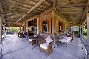 Joglo Ocean Villa, 1 King Bed, Patio, Garden View | Terraço/pátio