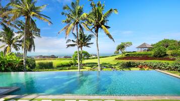 2 outdoor pools