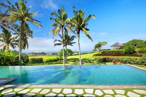 2 piscinas externas