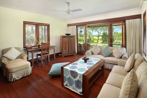 Ocean Villa, 1 Bedroom, Balcony, Ocean View | Oppholdsrom | Flatskjerm-TV