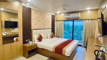 Executive Room | Desk, soundproofing, free WiFi, bed sheets