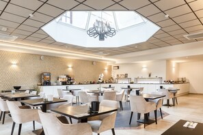 Café da manhã continental diário (EUR 25 por pessoa) 