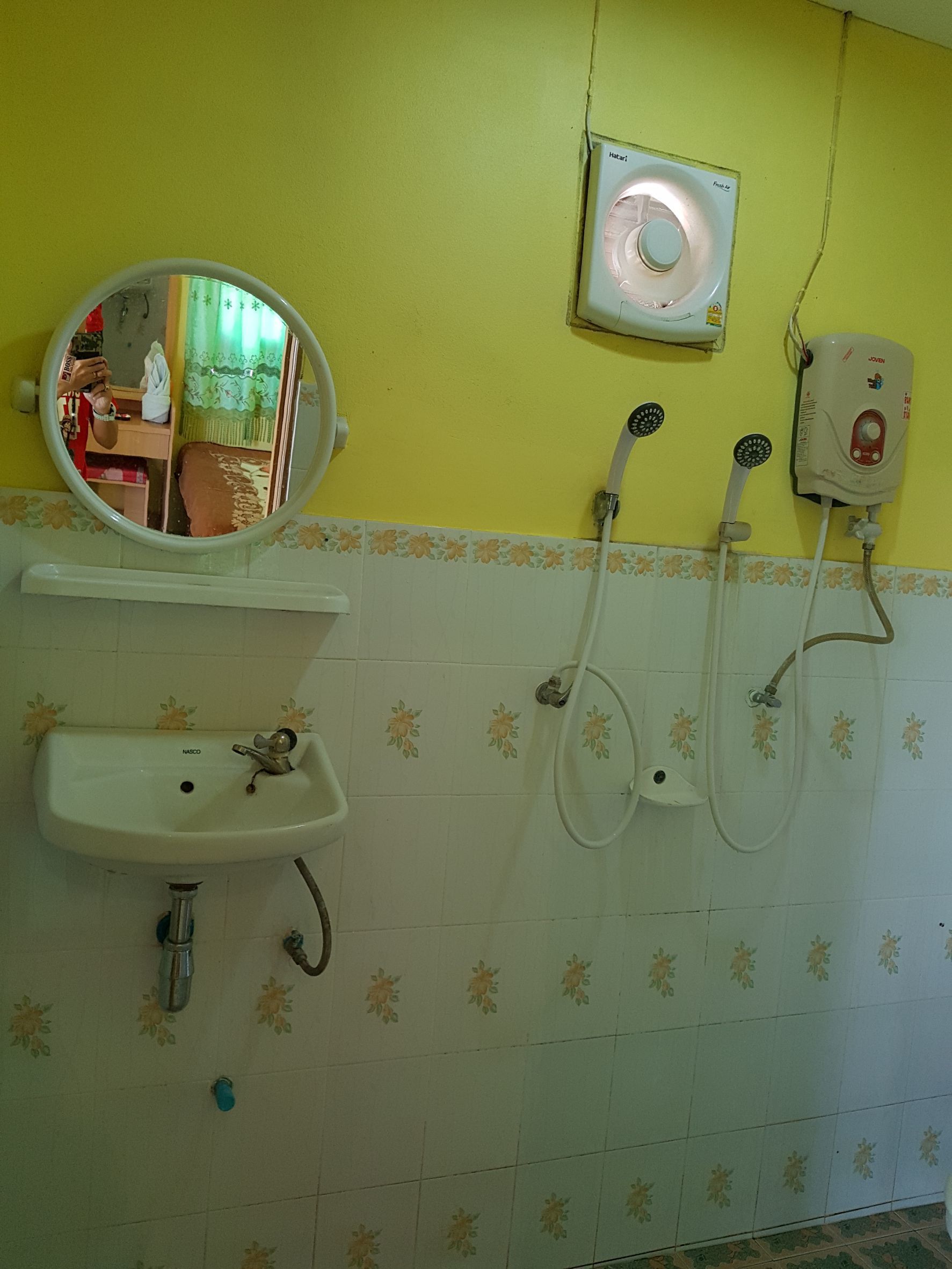 Habitación doble estándar | Baño | Regadera, amenidades de baño gratuitas, toallas 
