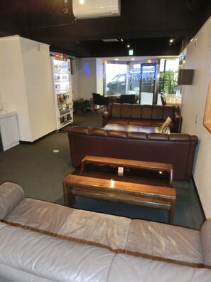 Lobby-lounge