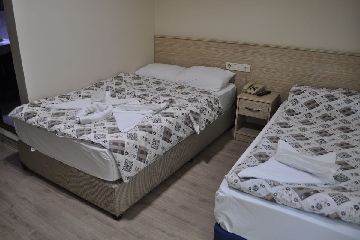 In-room safe, desk, free WiFi