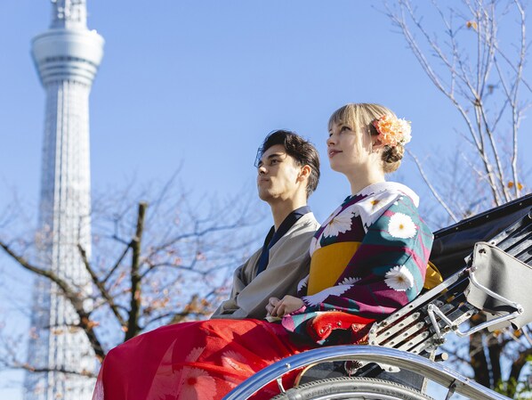 A person in a wheelchair with a colorful patterned garment. - Hotel Gracery Asakusa (Tokyo)