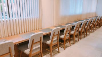 Desayuno buffet diario (JPY 2200 por persona)