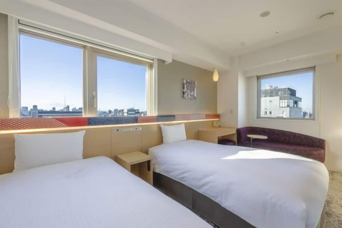 Premium bedding, down duvets, in-room safe, iron/ironing board