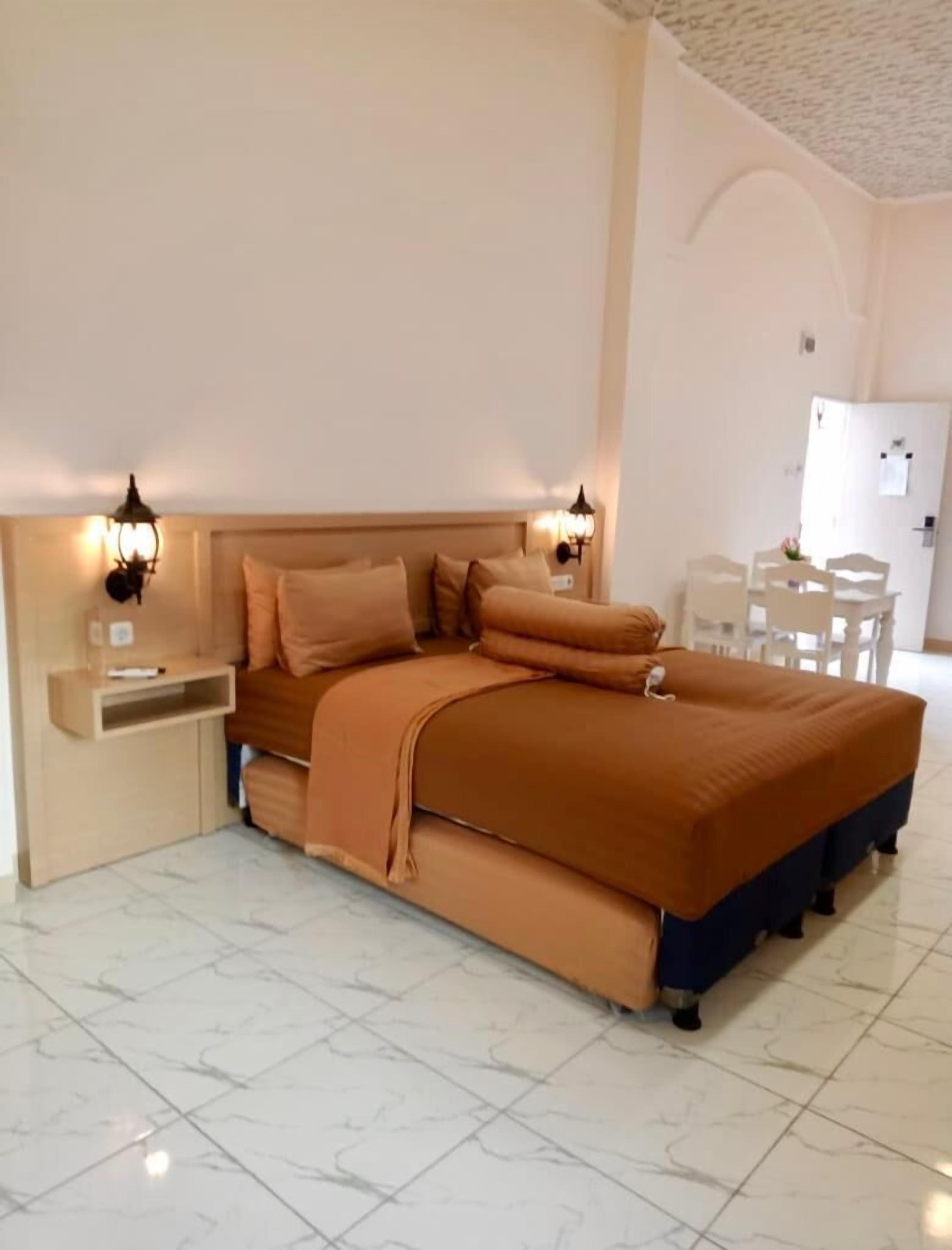 family room | 1 bedroom, in-room safe, free wifi