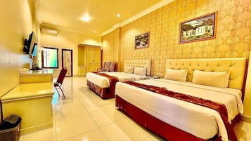 Quarto casal ou duplo família | Cofres nos quartos, Wi-Fi de cortesia