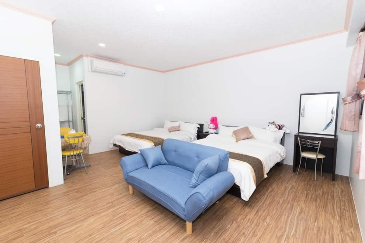 Standard Quadruple Room, 2 Katil Kelamin (Double) | Meja, langsir/tirai gelap terus, kalis bunyi