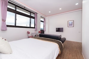 Standard Double Room | Desk, blackout curtains, soundproofing, rollaway beds - Pastoral riverside (Dongshan)