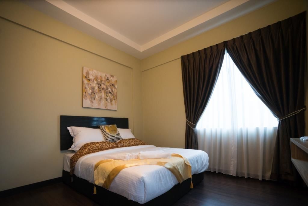 3 bedroom luxury residence  | 3 bedrooms, desk, iron/ironing board, free wifi