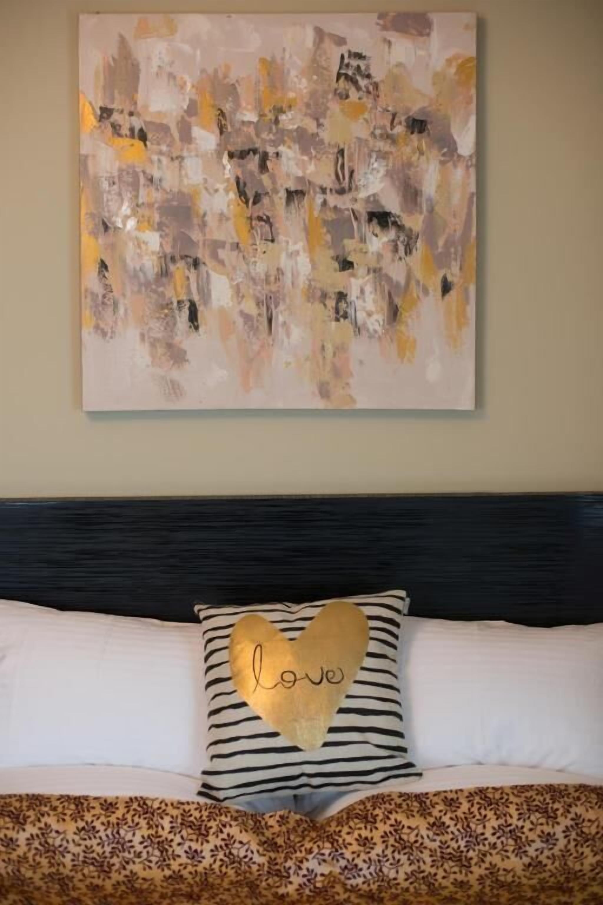 3 bedroom luxury residence  | 3 bedrooms, desk, iron/ironing board, free wifi