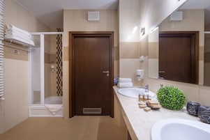 Apartamento | Banheiro | Chuveiro, toalhas de banho