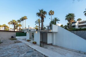Private beach nearby, sun-loungers, beach umbrellas, beach bar