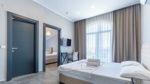 家庭房 | 高档床上用品、 笔记本电脑工作区、免费 WiFi、床单