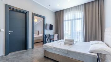 Family Room | Premium bedding, laptop workspace, free WiFi, bed sheets