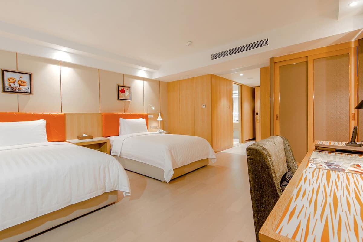 deluxe grand room, twin beds (partly non-smoking room (with closed window)) | minibar, in-room safe, desk, soundproofing