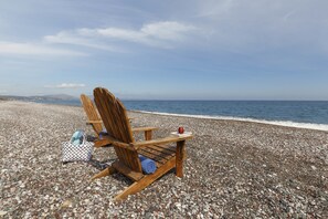 Private beach, free beach cabanas, sun loungers, beach umbrellas - Eco Beach and Magic Garden (Rhodes)