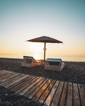 私人海灘、免費海灘小屋、躺椅、太陽傘
