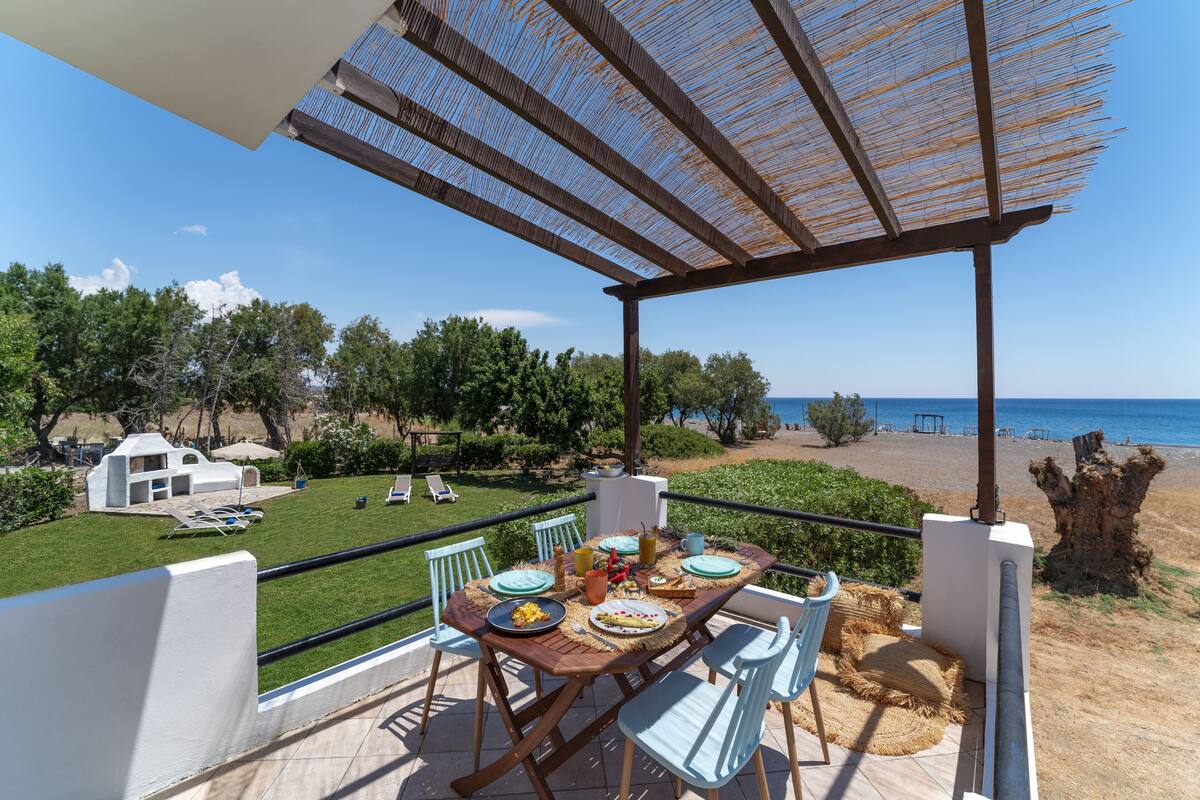 Beachfront Villa 4 Bedrooms | Terrace/patio