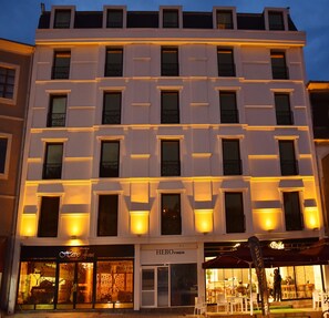 Front of property - Hebo Marina Hotel (Tirebolu)