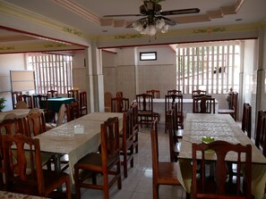 Daily cooked-to-order breakfast (THB 120 per person)