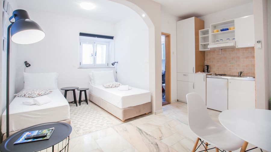 Studio Apartments Emotha