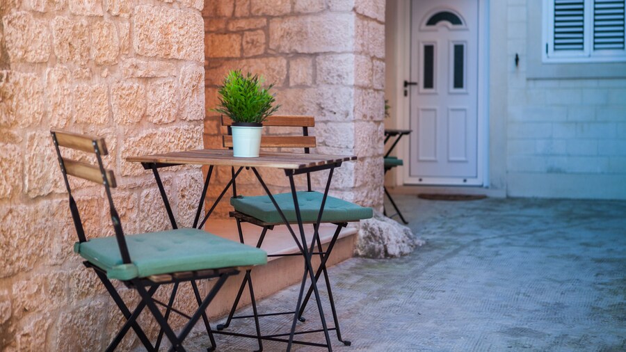 Studio Apartments Emotha