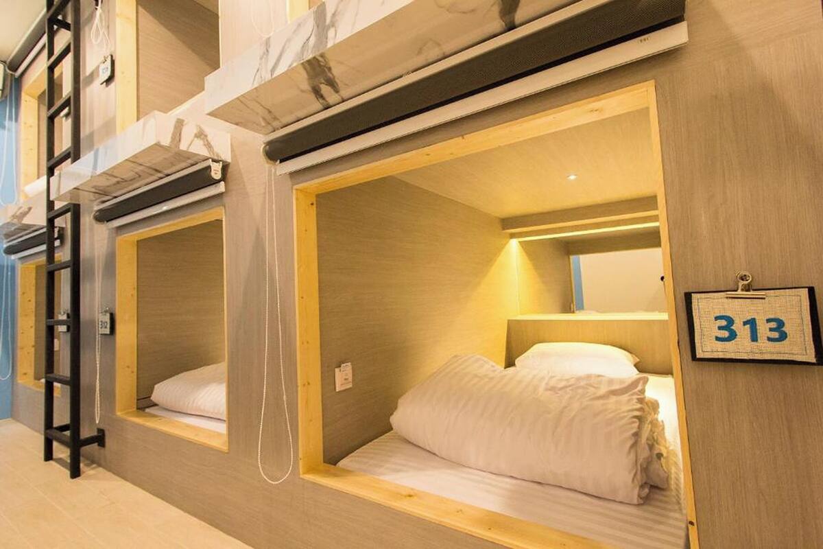 책상, 무료 WiFi, 침대 시트
