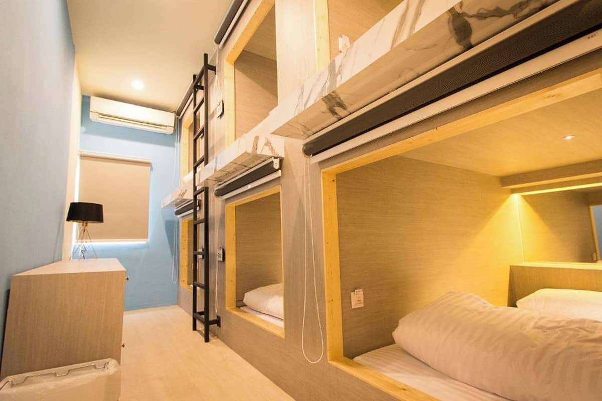 Desk, free WiFi, bed sheets