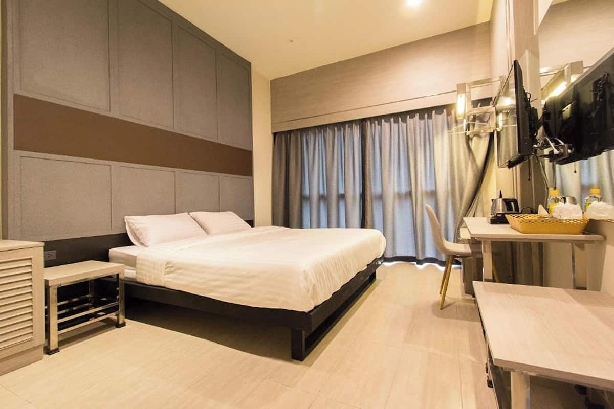 Desk, free WiFi, bed sheets