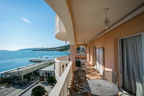 Comfort-Apartment, 1 Queen-Bett, Meerblick (A6) | Balkon