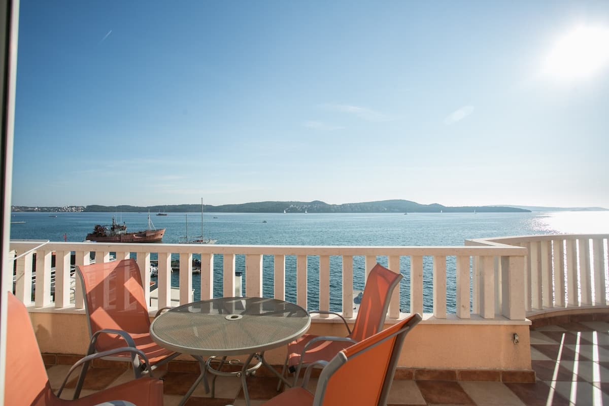 Comfort Apartment, 1 Queen Bed (A3) | Balcony