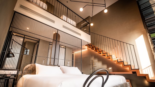 Loft (THE ENTOURAGE) | Peti besi dalam bilik, Wi-fi percuma, cadar katil 