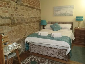 Double Room | Desk, iron/ironing board, free WiFi, bed sheets - St Peters Bed and Breakfast (Sandwich)