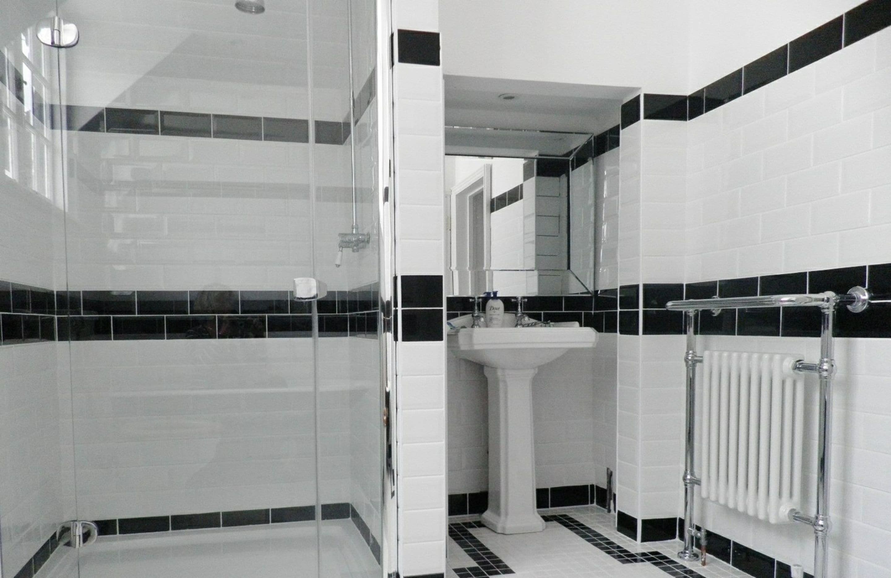 Camera con letto matrimoniale o 2 letti singoli, 1 letto king | Bagno | Asciugacapelli, asciugamani