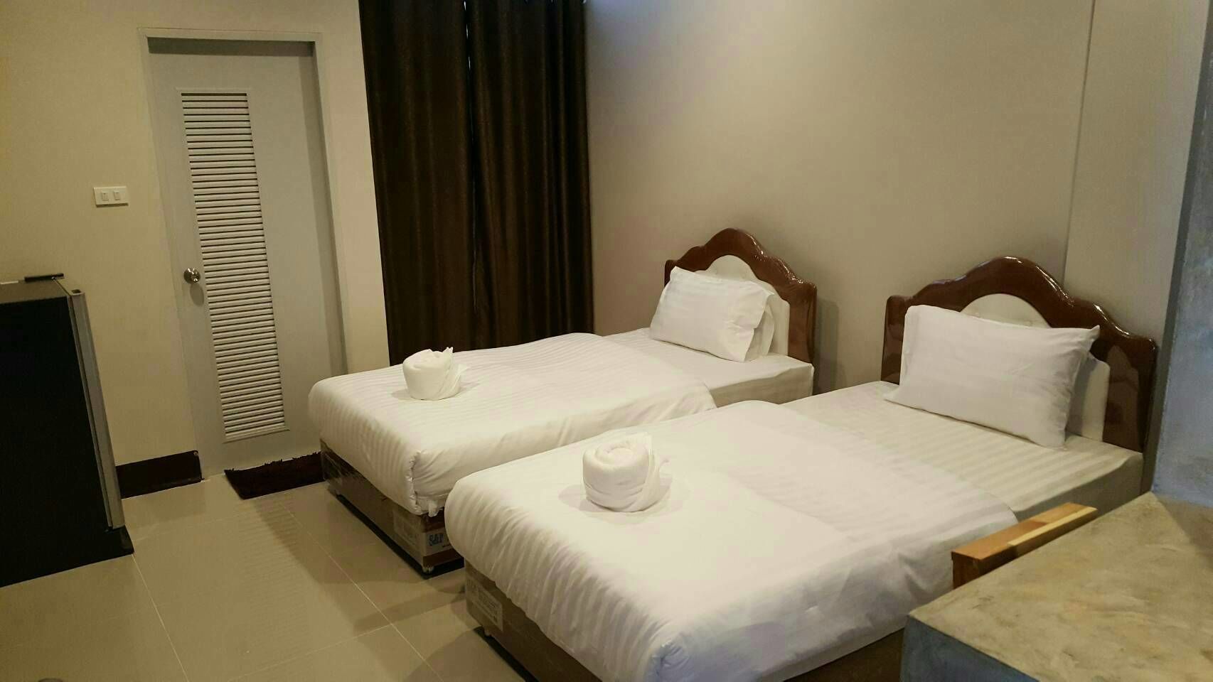 standard twin room | desk, free wifi